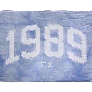 Taylor Swift 1989 (Taylor’s Version) blanket throw